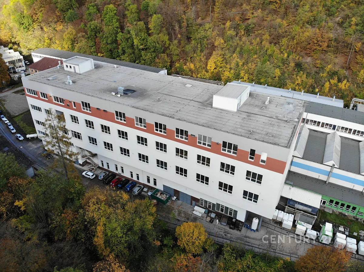 Pronájem výrobní haly, prostoru 1920 m²